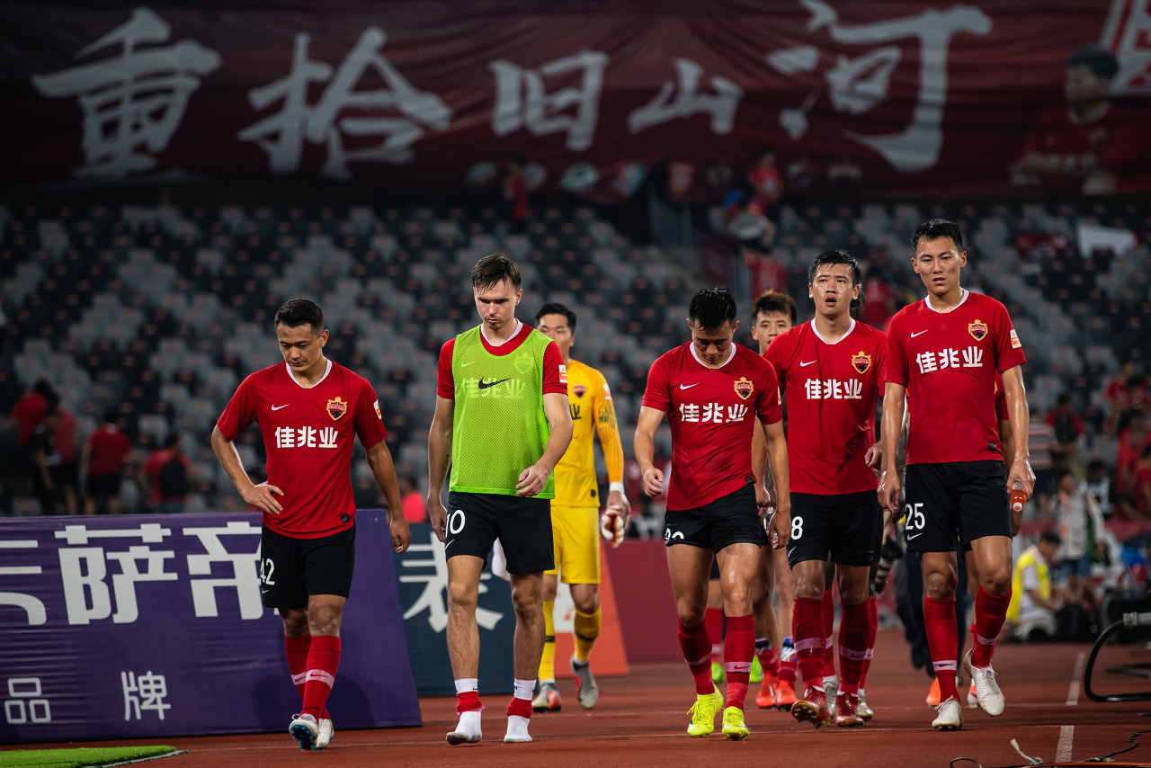 深圳佳兆业队以总比分1-3负于了B组排名垫底的天津泰达