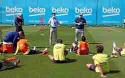 巴萨主席巴托梅乌此前向球员们提出了二次降薪的提议，不过球员