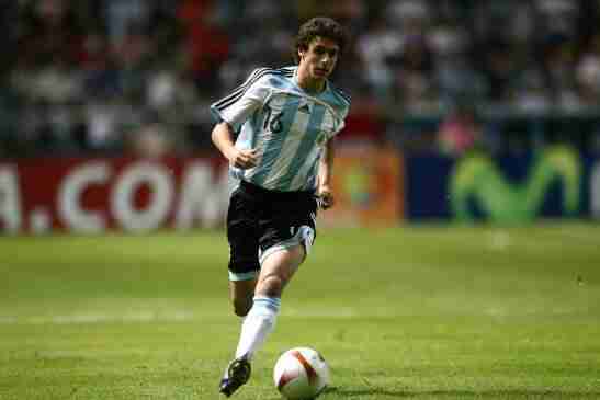 40岁的艾马尔现在是阿根廷U17的主帅球员时期他曾效力过瓦伦西亚
