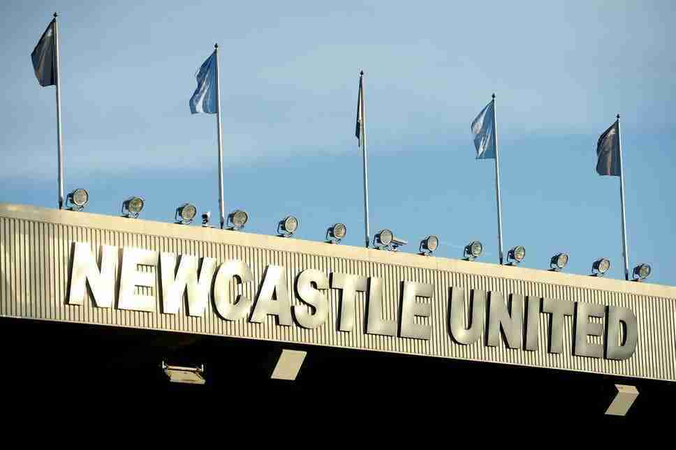 镜报：利物浦和热刺等十家俱乐部对立纽卡收买案