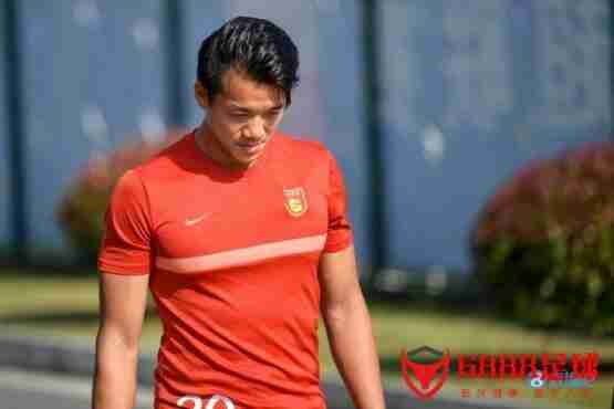 河北队球员陈佳裕加盟黑龙江冰城，他出生于葡萄牙5年前入籍中国