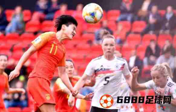 中国女足首战对德国战败，杨丽射门中柱