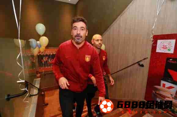 拉维奇宣布退役,拉维奇,拉维奇在34岁宣布退役，因没有更多踢球的欲望
