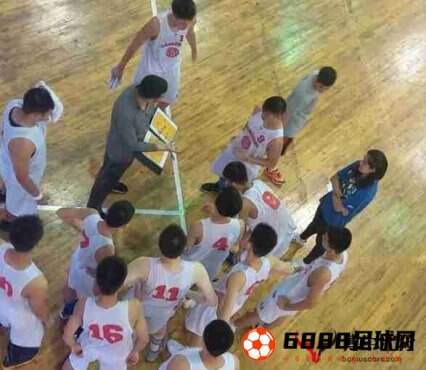 中国男篮教练韩登与北控队完成签约