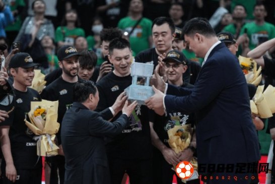 中国篮球青训：挑战与投入的现实