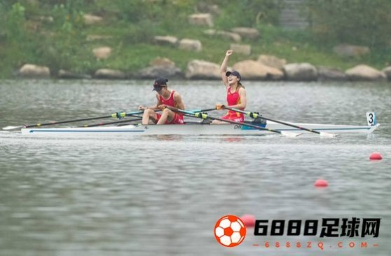 杭州亚运首金花落中国 赛艇女双夺冠引人瞩目