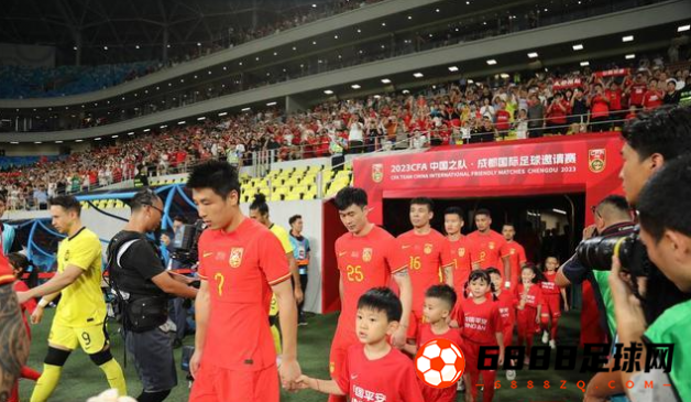 国足热身赛击败越南，徐亮：赢球背后看不到的希望问题
